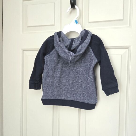 3/$20 Gap sweater size 18-24 m - Picture 2 of 4